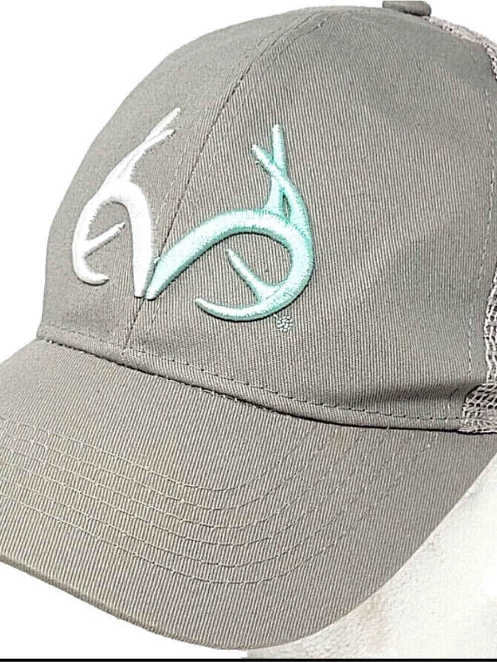 Women’s Set of 3 RealTree Outfitters Trucker Cap w Embroidered antlers